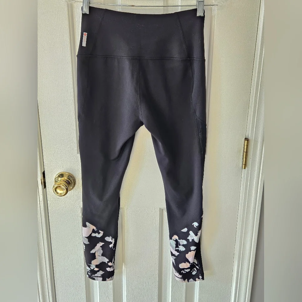 Z by Zella Cropped Leggings floral size small - Picture 2 of 5
